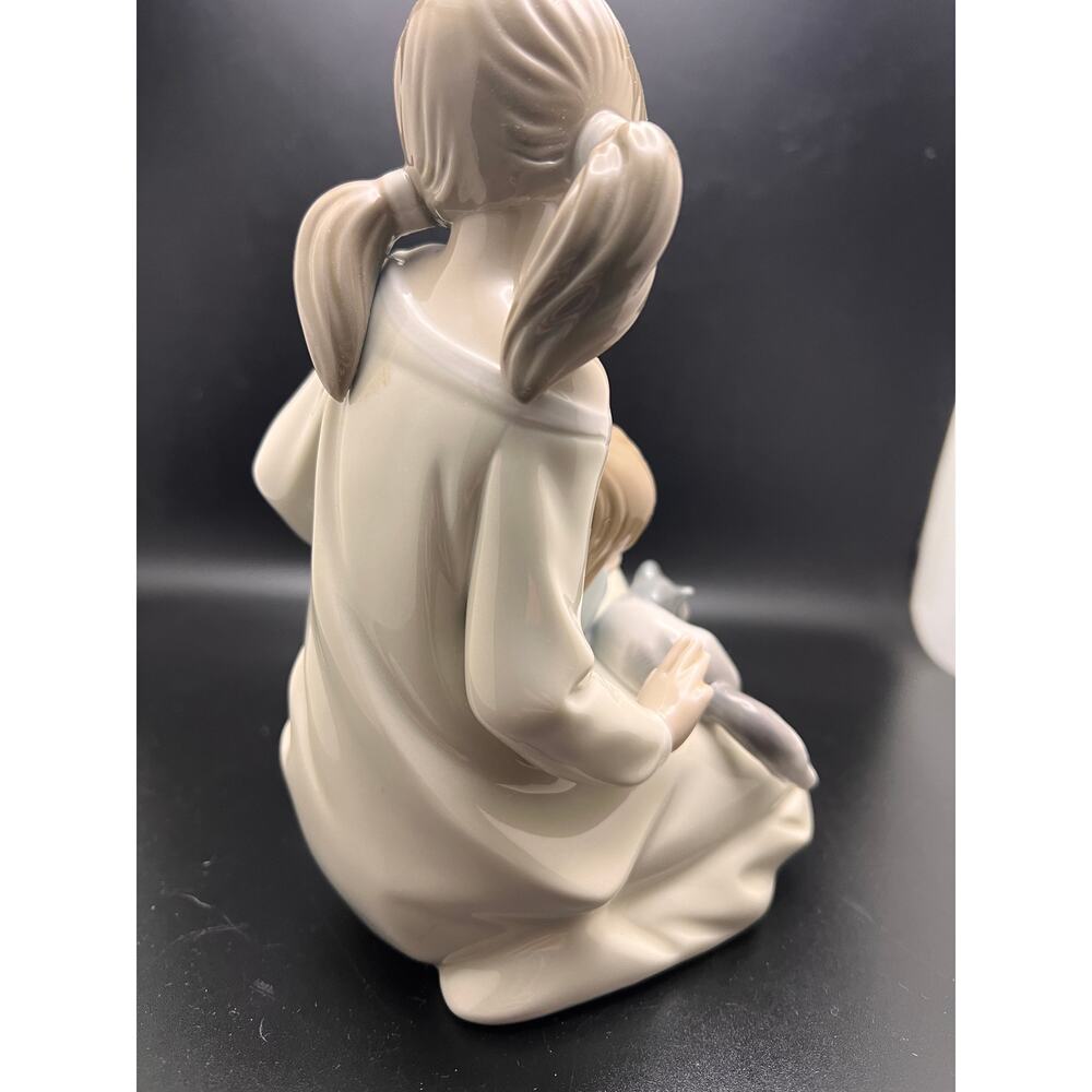 Lladro "Little Sister" 1534 Porcelain Figurine Mint Condition Retired Lladro - Picture 3 of 7